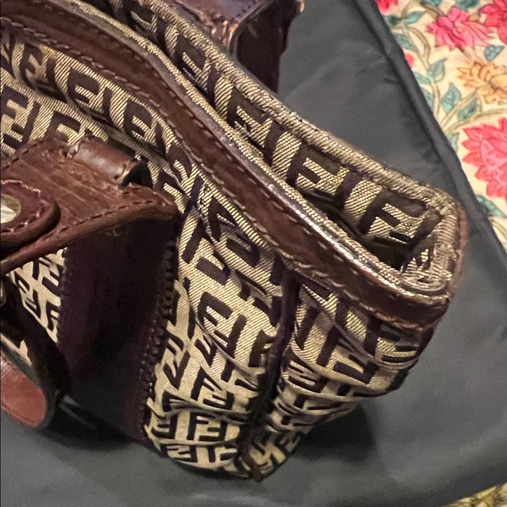Beautiful Vintage Fendi Dark Brown Monogram Shoulder Bag💗 - Picture 12 of 17